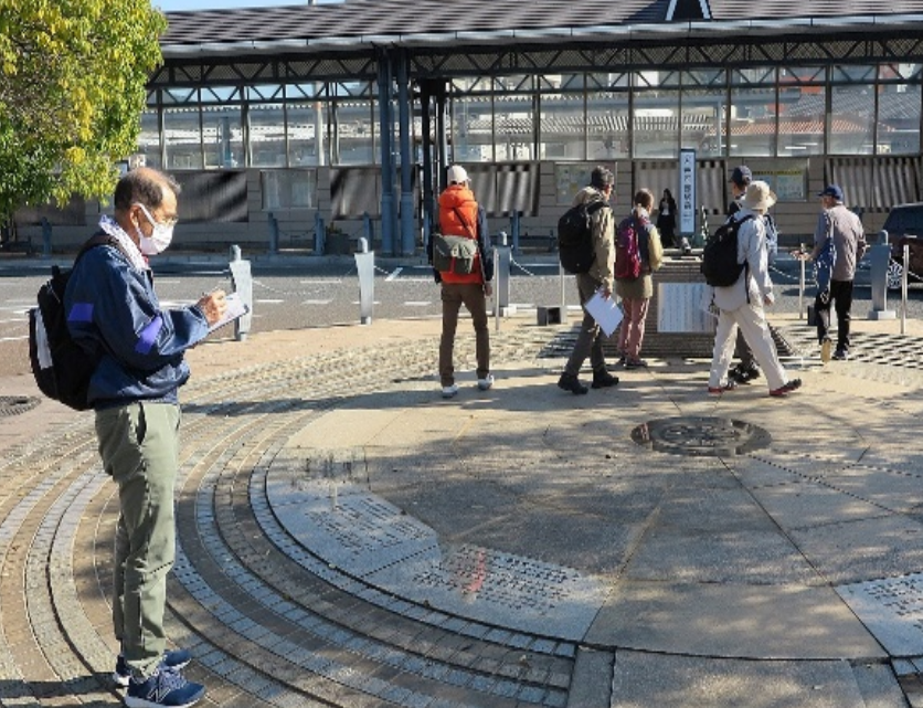 可部駅前のモニュメント広場